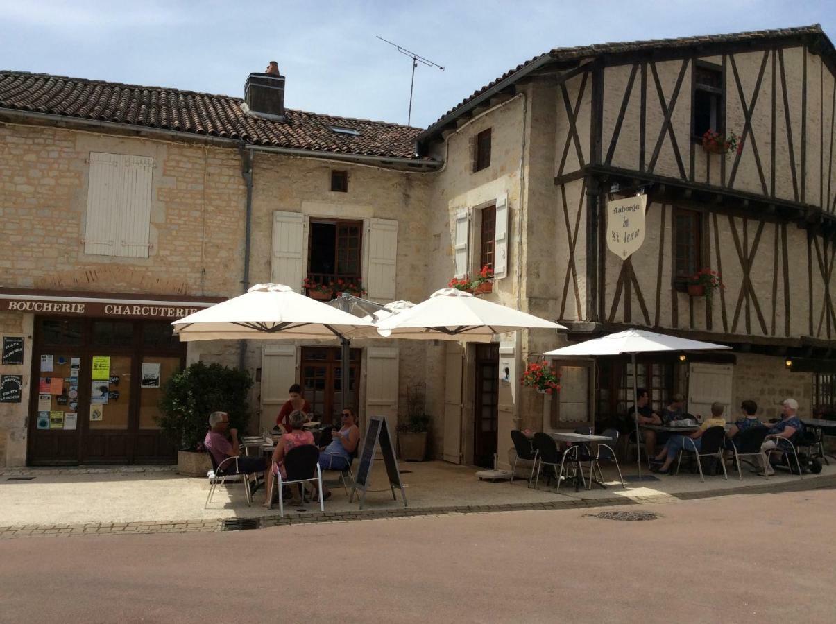 Bed and Breakfast La Vieille Maison Rose Nanteuil-en-Vallée Exteriér fotografie